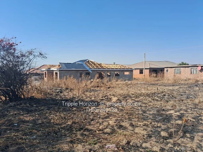 Prime 502m² Plot on Tarred Main Road, Glaudina