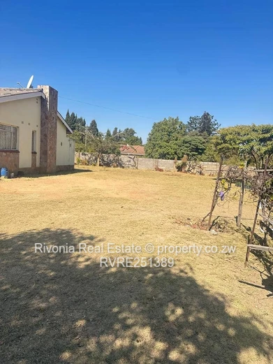 Greendale North: 4-Bed Home on 4200m² with Borehole