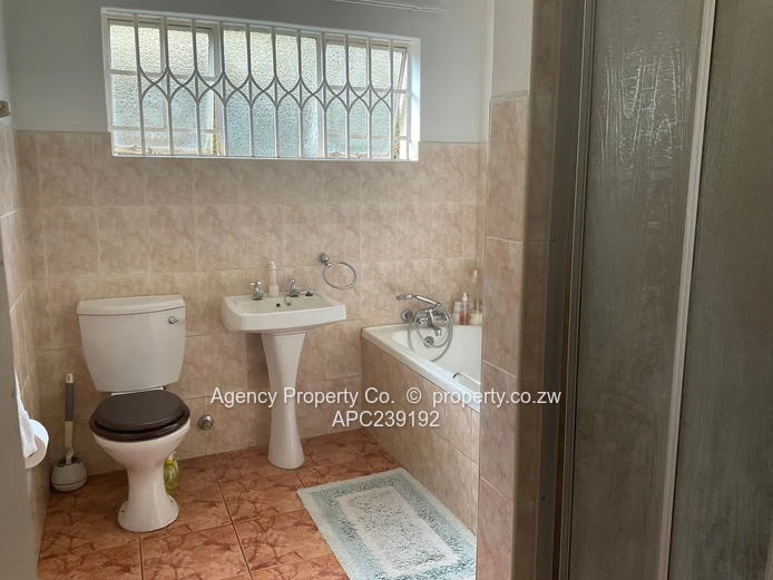 Immaculate Secure Townhouse Close To All Amenities