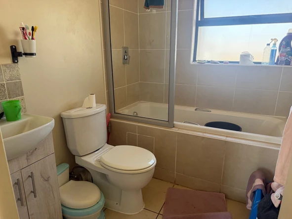 2 Bedroom Flat & Apartment
