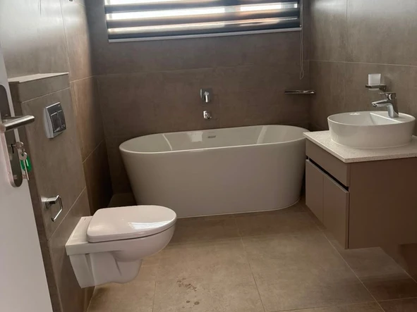 4 Bedroom Flat & Apartment