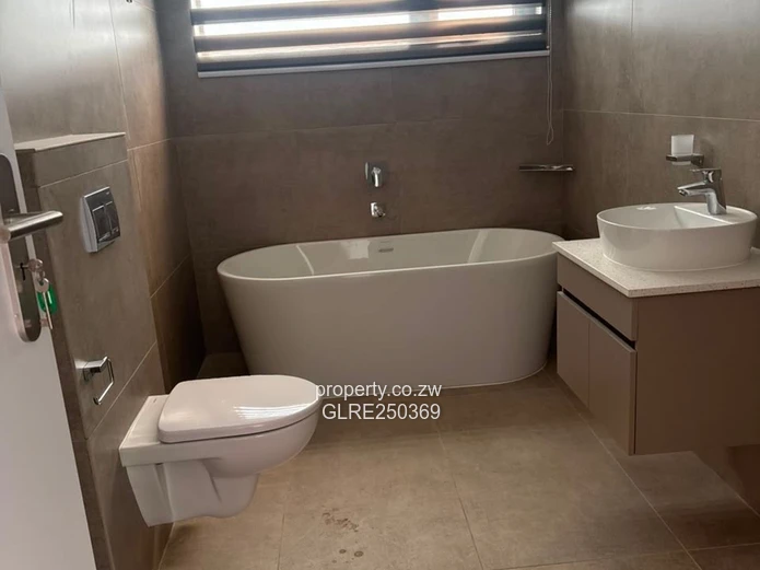Modern 4-Bed Flat in Borrowdale — Borehole & Solar