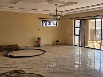 2 Bedroom Flat & Apartment