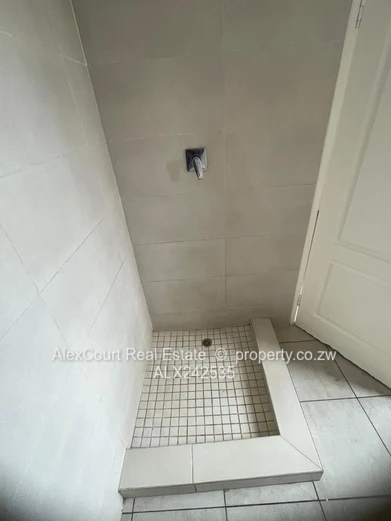 Very Neat And Spacious House In A Quiet Community!