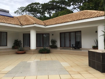 Stunning fully furnished 2 bedroom cottage 