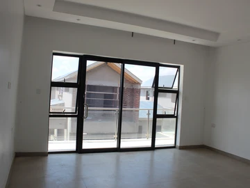 4 Bedroom Flat & Apartment