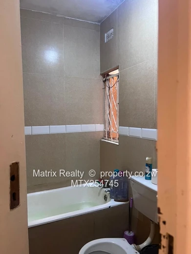 3 Bed Flat for Sale in Glen Norah