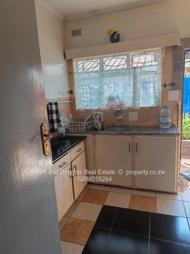 Warren Park 1 house to let