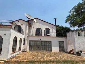 2 Bedroom Flat & Apartment