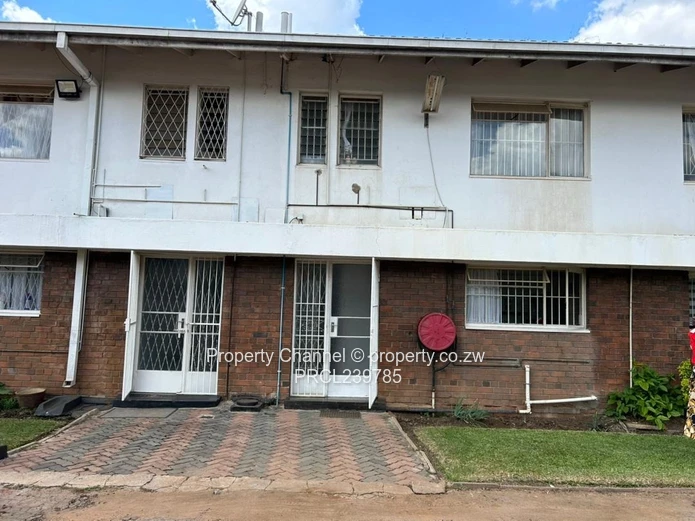 Avondale 2-Bed Garden Flat — Modern Fitted Kitchen & Garden