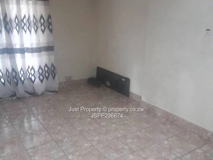 This well-maintained and spacious property located in the sought-after suburb of Windsor Park offers