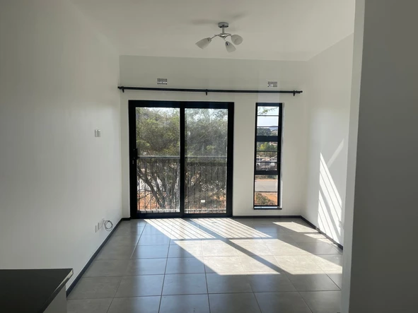 2 Bedroom Flat & Apartment