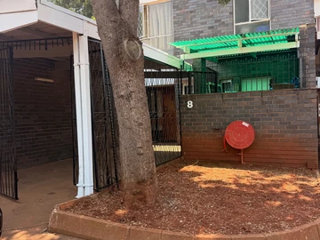 2 Bedroom Flat & Apartment