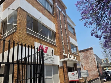 2 Bedroom Flat & Apartment