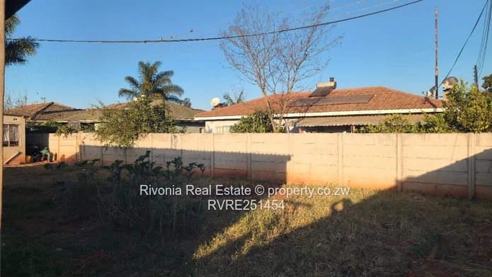 Walled 1-Bed cottage , Large Yard & City View in Arcadia (Sole Mandate)