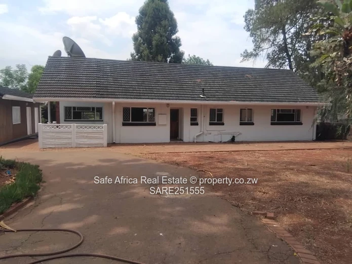 Spacious 3-Bed Home on 4,000m² with Borehole — Marlborough
