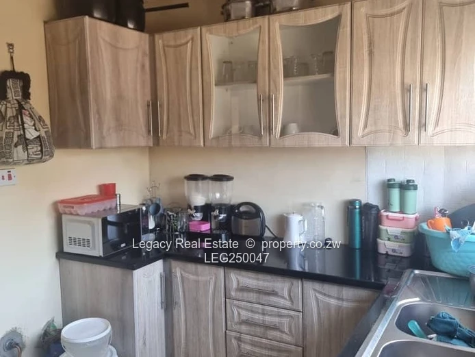 Sunny 2-Bed Cottage in Marlborough, Harare West — Borehole
