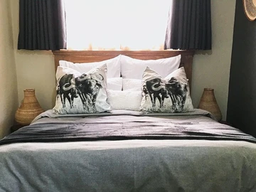 2 Bedroom Flat & Apartment