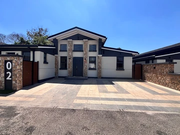4 Bedroom Flat & Apartment