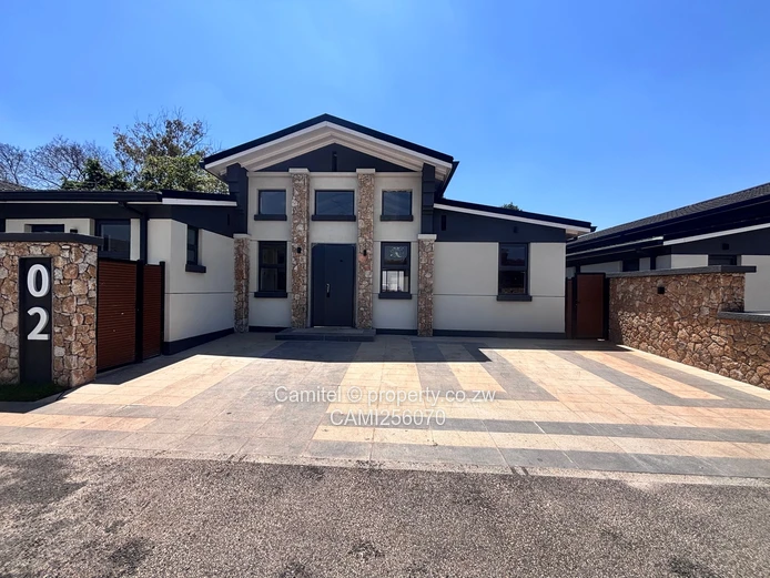 Modern 4-Bed, 4-Bath Greendale North Flat with Borehole