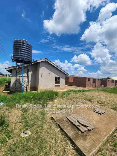 Spacious 4-Bed Home in Sandton Park with Borehole