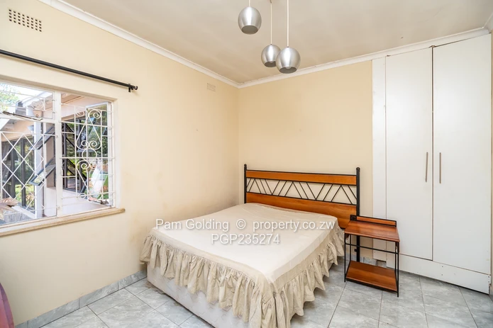 Spacious home walking distance to St Johns College  (Sole Mandate)