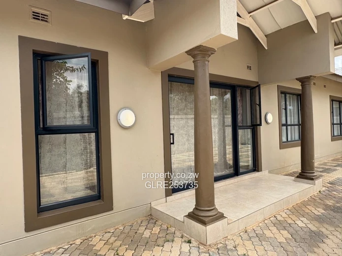 Stylish 2-Bed Flat in Westgate with Borehole & Patio