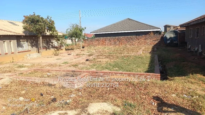 300m² Fully  Serviced Stand with box  Damofalls (Sole Mandate)