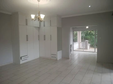 6 Bedroom House