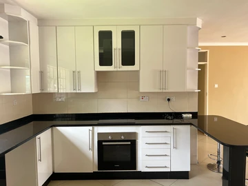 3 Bedroom Flat & Apartment