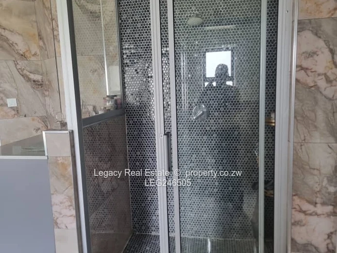 High-End Helesvale Home With Gym & Borehole.