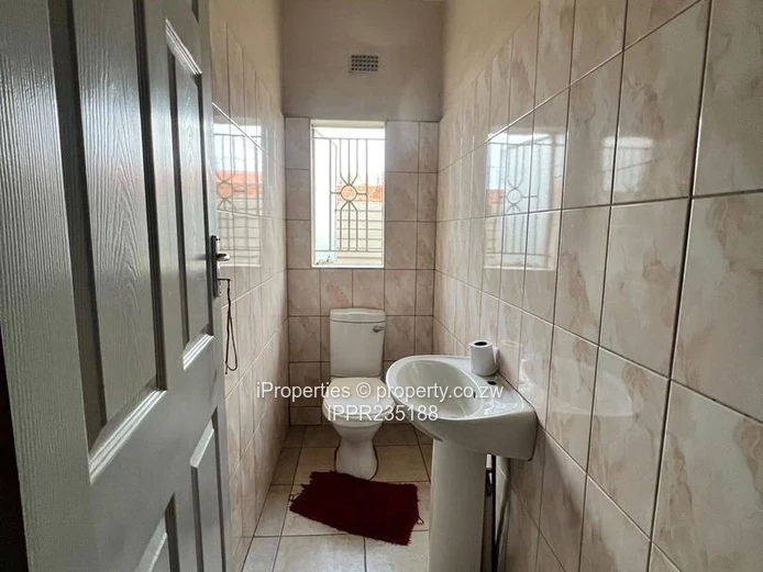 4-Bedroom Home for Sale in Glen View 1 Riverside – Secure, Solar-Powered & Well-Maintained