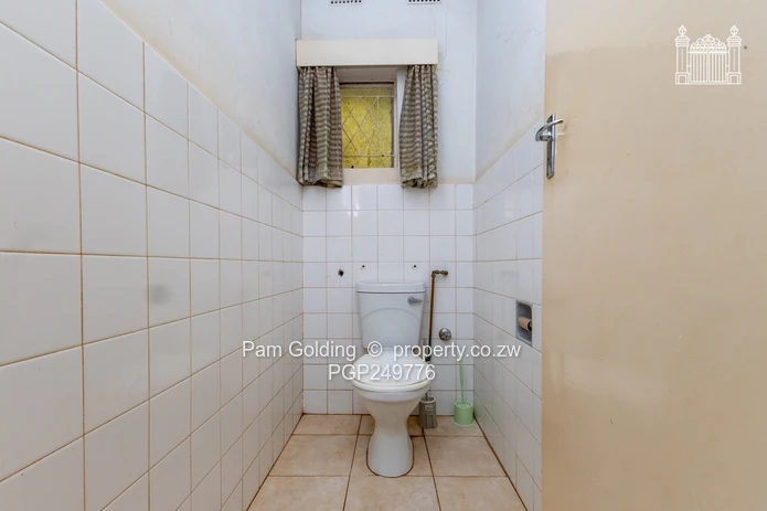5Bedroom House on An Acre, Corner Property
