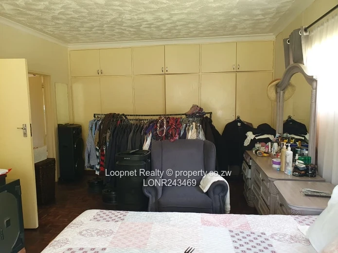 Spacious Greystone Park 4-Bed with Borehole