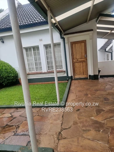 3 Beds Helensvale ,fully furnished garden flat to let 