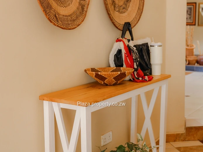 Executive Mature Home To Let 