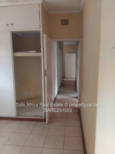 Spacious 3-Bed Home on 4,000m² with Borehole — Marlborough