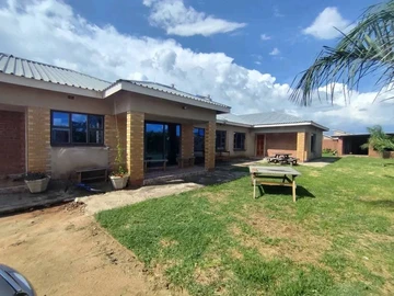 9 Bedroom House