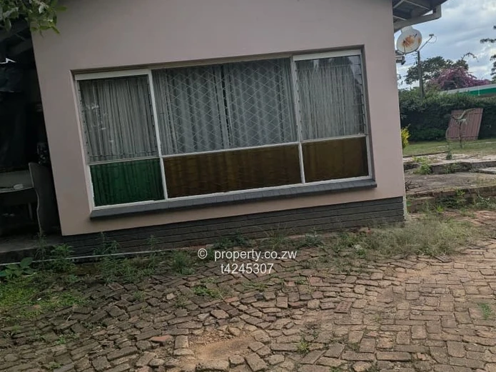 Chisipite 3 bedroom house to rent 