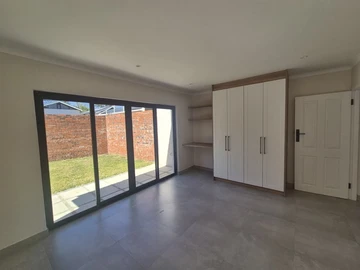 3 Bedroom Flat & Apartment