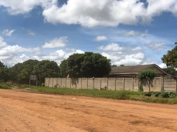 Prime 300sqm Stand for Sale in Paradise Park Extension, Gweru - US$9,500