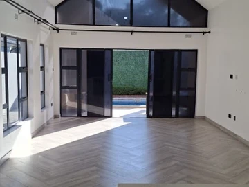 4 Bedroom Flat & Apartment