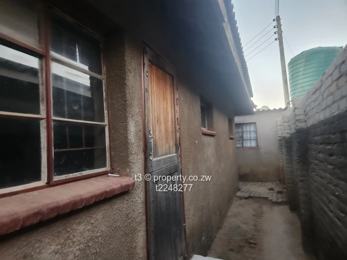 3-Bed Damofalls Home – Tiled Roof & Walled Yard (Sole Mandate)