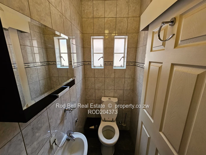 Immaculate 2 bedroom townhouse in well established complex