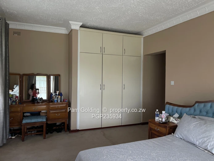 Executive home in Helensvale