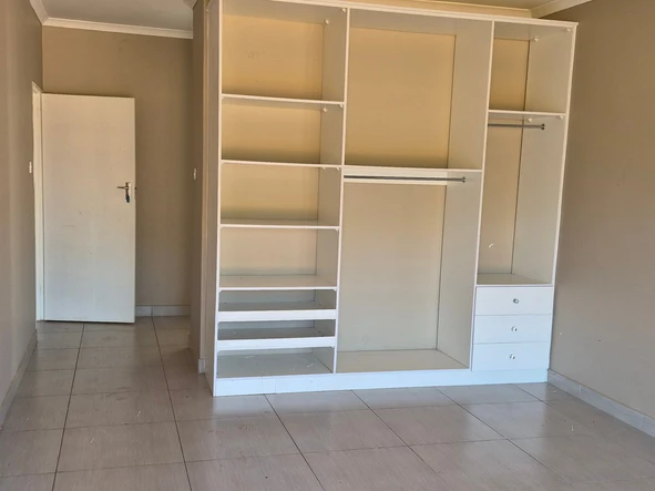 4 Bedroom Flat & Apartment