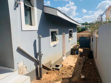 7 Bedroom Flat & Apartment