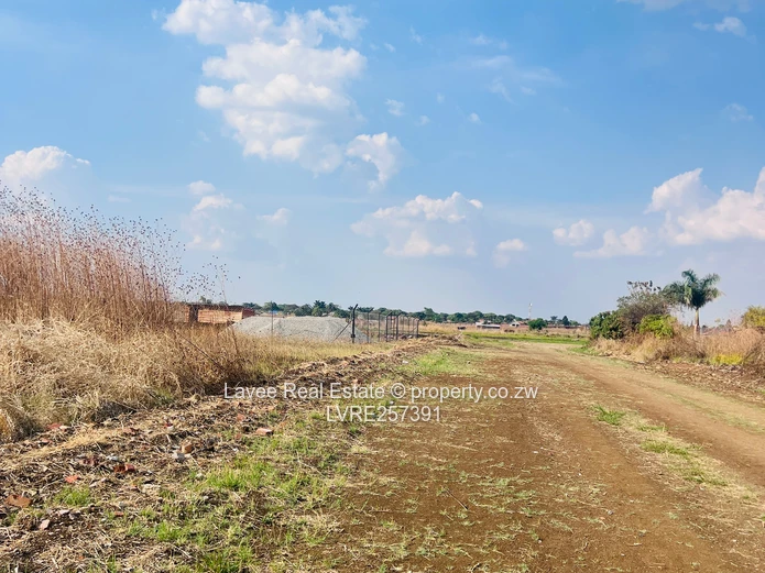 Prime 2,591 m² Norton Stand — Subdividable, Gravel Road