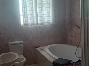 6 Bedroom House