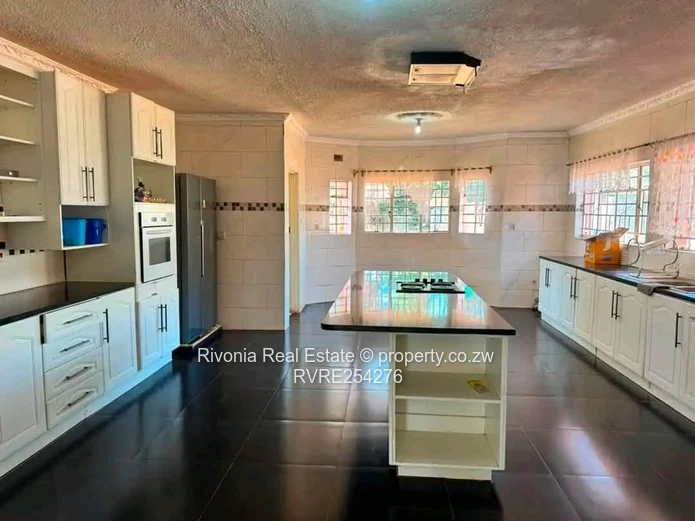 Quinnington 5-Bed Home with Large Fitted Kitchen